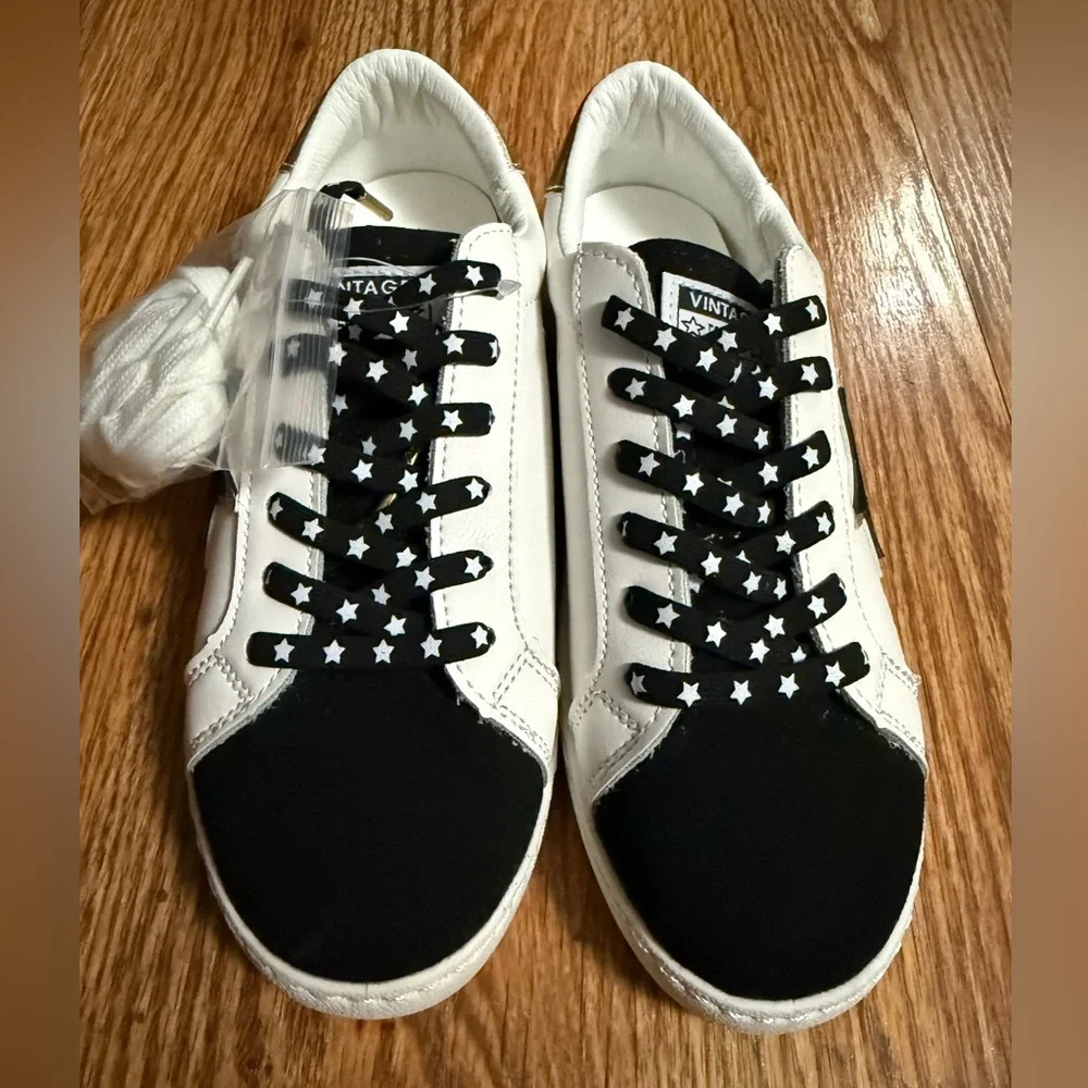 NWOT Vintage Havana Bianca Sneakers Black and Gold Size 5.5